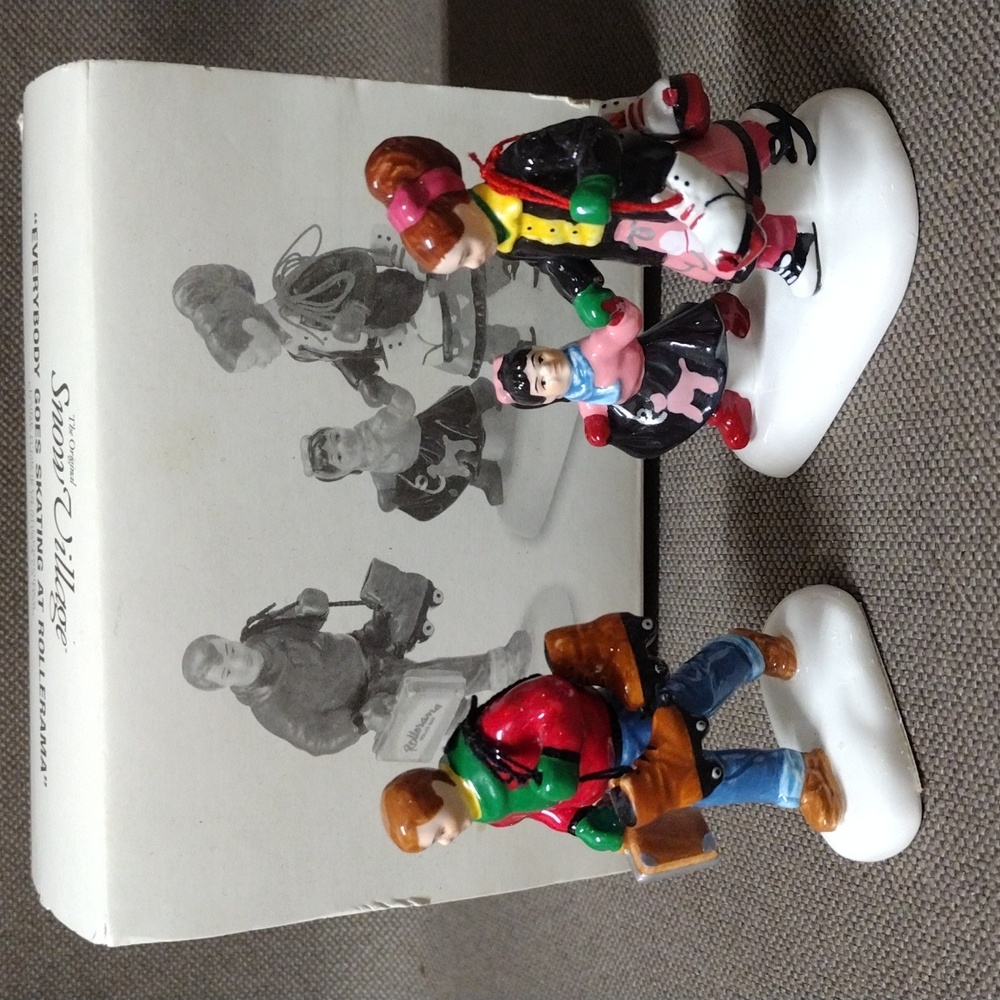 Dept 56 EVERYBODY GOES SKATING AT ROLLERAMA